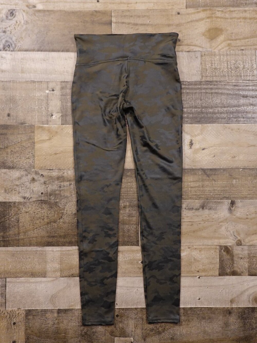 Spanx Faux Leather Glossy Camo Ankle Leggings Women’s Medium High Rise Shaping - Picture 10 of 13